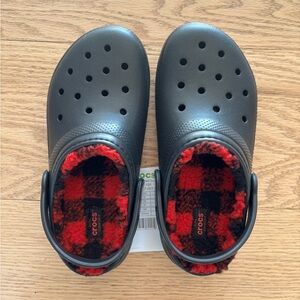 NWT Fleeced lined crocs